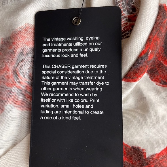 Chaser Rose Print V-Neck Tee Shirt Size S K40 - Picture 5 of 8